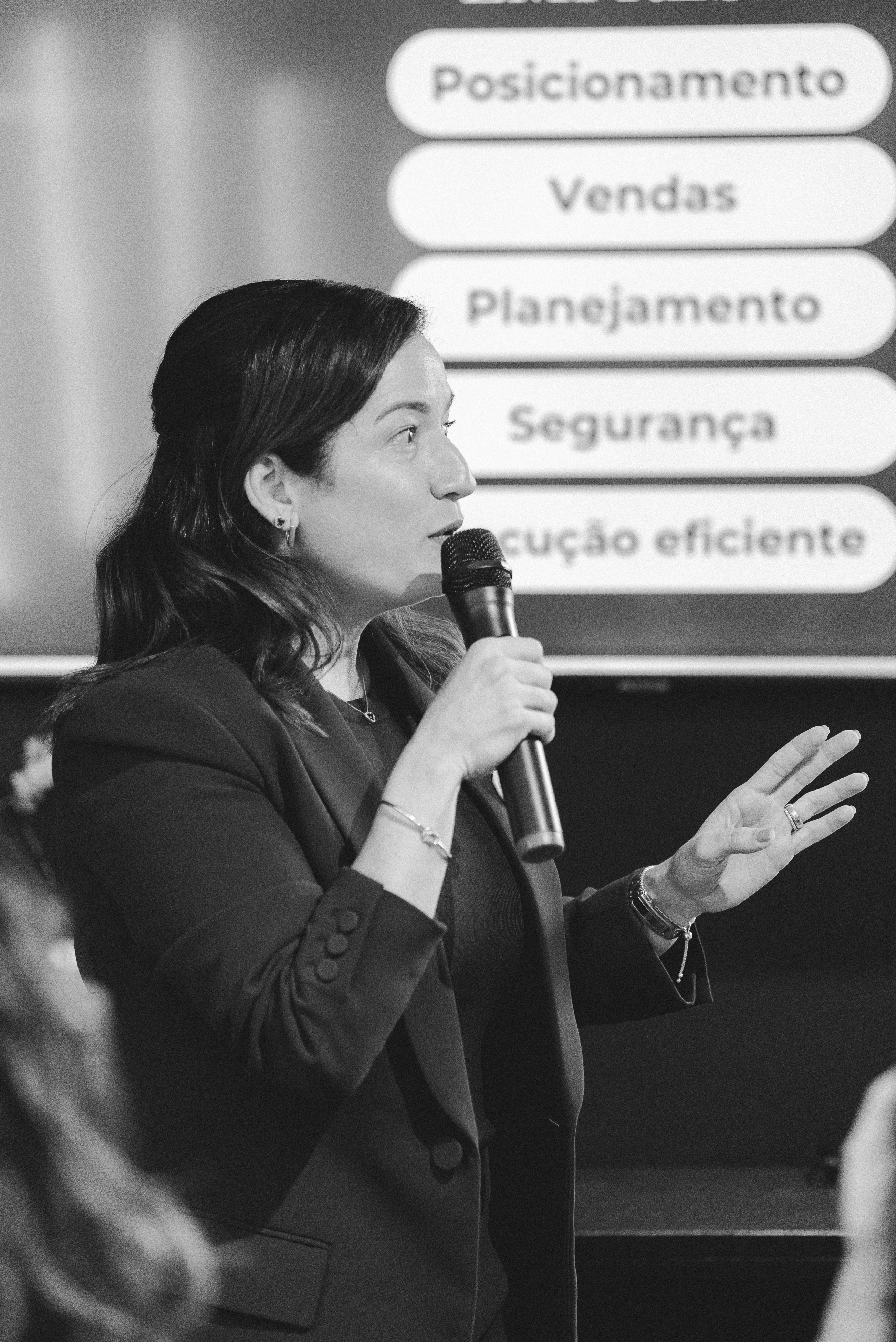 Viviane Mazoni palestrando